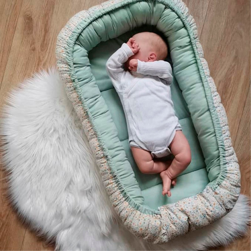 BABYNESTCHEN UND WOLKENKISSEN